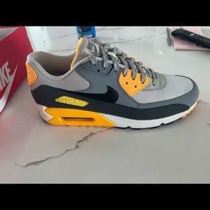 Nike Air Max 90 Essential